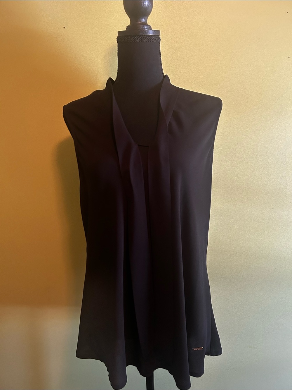 Anne Klein Black Sleeveless V-Neck Tie-Front Camisole